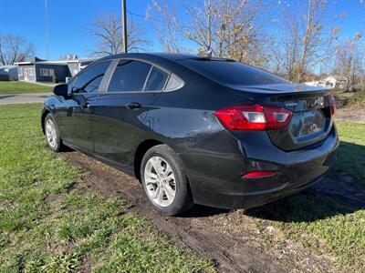 2019 Chevrolet Cruze LS   - Photo 8 - Rushville, IN 46173