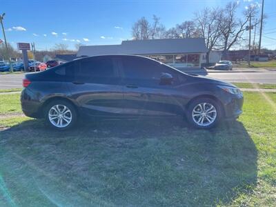 2019 Chevrolet Cruze LS   - Photo 5 - Rushville, IN 46173