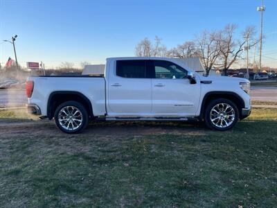 2023 GMC Sierra 1500 SLT   - Photo 5 - Rushville, IN 46173