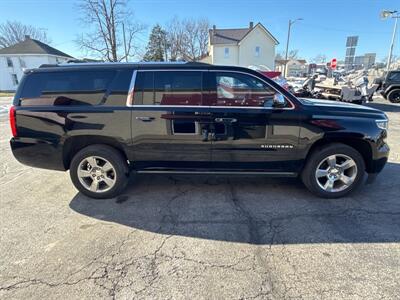 2019 Chevrolet Suburban Premier   - Photo 5 - Rushville, IN 46173