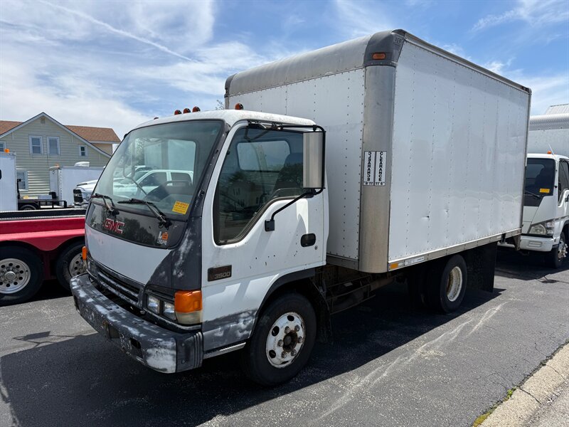 2002 GMC W3500   - Photo 1 - Rushville, IN 46173
