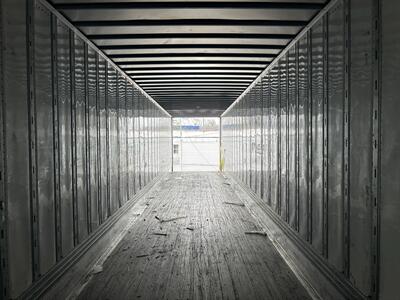 2022 Utility Trailer Mfg. VS2DX White   - Photo 13 - Rushville, IN 46173