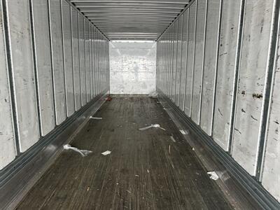 2022 Utility Trailer Mfg. VS2DX White   - Photo 11 - Rushville, IN 46173