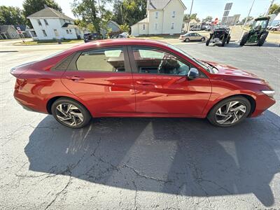 2025 Hyundai ELANTRA Hybrid Blue   - Photo 5 - Rushville, IN 46173