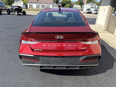 2025 Hyundai ELANTRA Hybrid Blue   - Photo 7 - Rushville, IN 46173