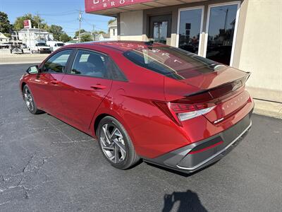 2025 Hyundai ELANTRA Hybrid Blue   - Photo 8 - Rushville, IN 46173