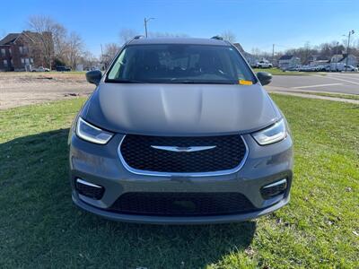 2022 Chrysler Pacifica Touring L   - Photo 3 - Rushville, IN 46173