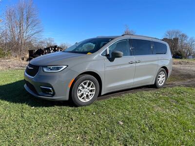 2022 Chrysler Pacifica Touring L   - Photo 2 - Rushville, IN 46173