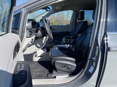 2022 Chrysler Pacifica Touring L   - Photo 6 - Rushville, IN 46173