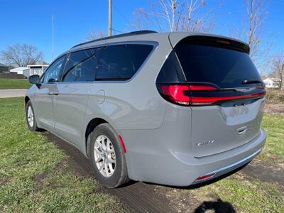 2022 Chrysler Pacifica Touring L   - Photo 5 - Rushville, IN 46173