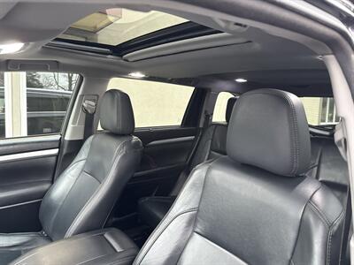 2016 Toyota Highlander XLE - Photo 10 - Rushville, IN 46173