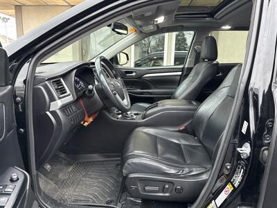 2016 Toyota Highlander XLE - Photo 8 - Rushville, IN 46173