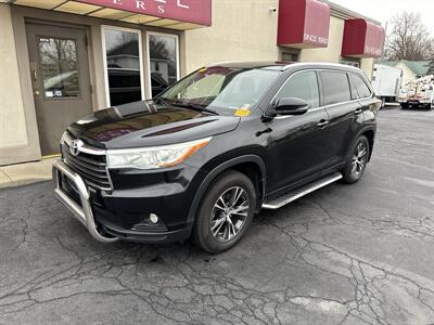 2016 Toyota Highlander XLE - Photo 2 - Rushville, IN 46173