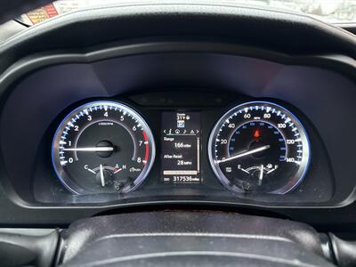 2016 Toyota Highlander XLE - Photo 14 - Rushville, IN 46173