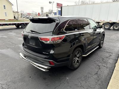 2016 Toyota Highlander XLE - Photo 5 - Rushville, IN 46173