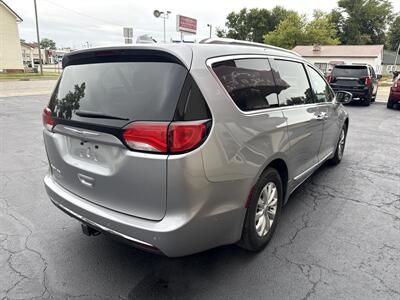 2018 Chrysler Pacifica Touring L   - Photo 6 - Rushville, IN 46173