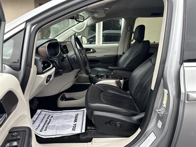 2018 Chrysler Pacifica Touring L   - Photo 9 - Rushville, IN 46173