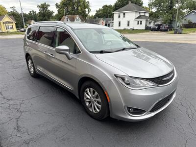 2018 Chrysler Pacifica Touring L   - Photo 4 - Rushville, IN 46173