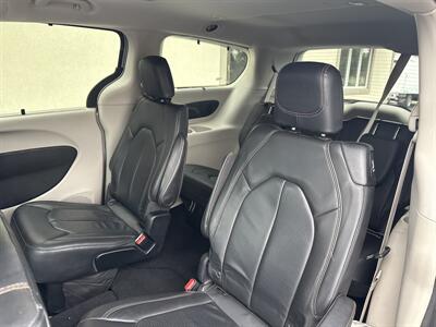 2018 Chrysler Pacifica Touring L   - Photo 12 - Rushville, IN 46173