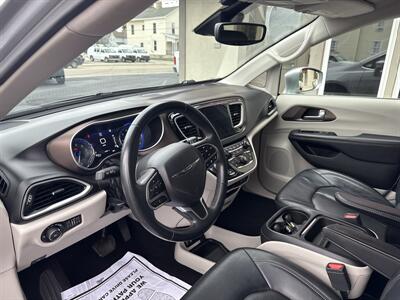 2018 Chrysler Pacifica Touring L   - Photo 10 - Rushville, IN 46173