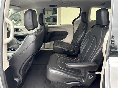 2018 Chrysler Pacifica Touring L   - Photo 11 - Rushville, IN 46173