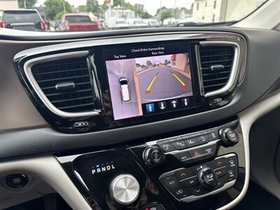 2018 Chrysler Pacifica Touring L   - Photo 15 - Rushville, IN 46173