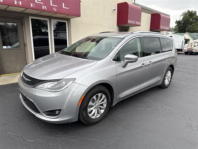 2018 Chrysler Pacifica Touring L   - Photo 2 - Rushville, IN 46173