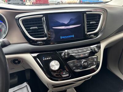 2018 Chrysler Pacifica Touring L   - Photo 14 - Rushville, IN 46173