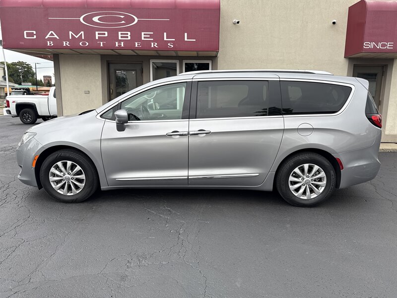 2018 Chrysler Pacifica Touring L - Photo 1 - Rushville, IN 46173