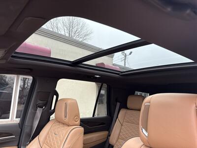 2022 Cadillac Escalade Premium Luxury   - Photo 9 - Rushville, IN 46173