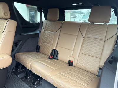 2022 Cadillac Escalade Premium Luxury   - Photo 11 - Rushville, IN 46173