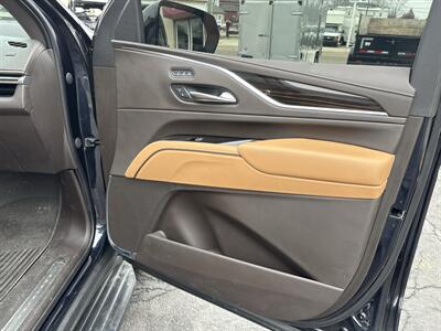 2022 Cadillac Escalade Premium Luxury   - Photo 16 - Rushville, IN 46173