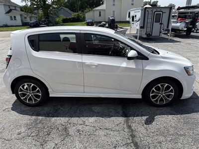 2017 Chevrolet Sonic LT Auto   - Photo 5 - Rushville, IN 46173