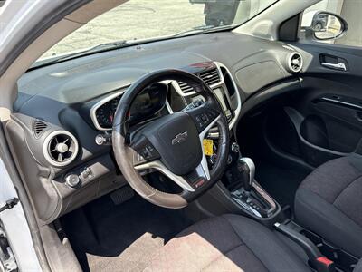 2017 Chevrolet Sonic LT Auto   - Photo 10 - Rushville, IN 46173