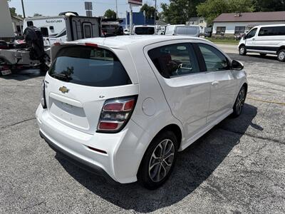 2017 Chevrolet Sonic LT Auto   - Photo 6 - Rushville, IN 46173