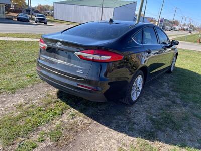 2020 Ford Fusion Hybrid SE   - Photo 6 - Rushville, IN 46173