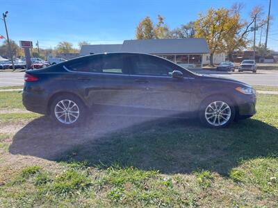 2020 Ford Fusion Hybrid SE   - Photo 5 - Rushville, IN 46173