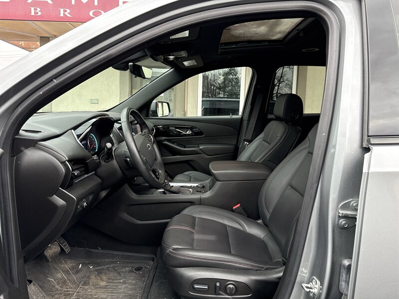 2023 Chevrolet Traverse RS photo 2