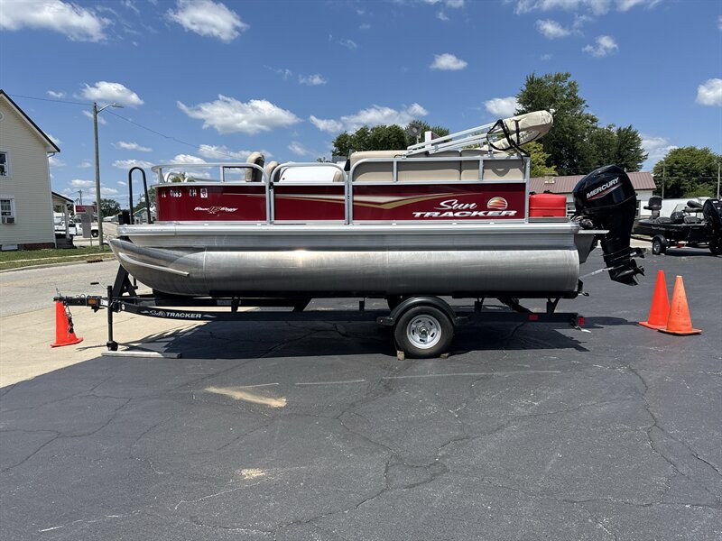 2025 SunTracker Bass Buggy 16XL   - Photo 1 - Rushville, IN 46173