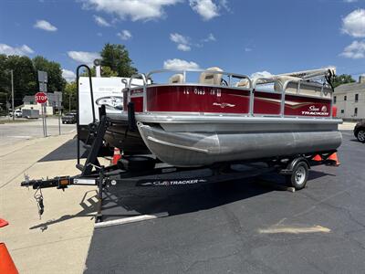 2025 SunTracker Bass Buggy 16XL   - Photo 2 - Rushville, IN 46173