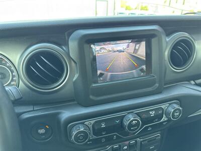 2022 Jeep Gladiator Sport S - Photo 13 - Rushville, IN 46173