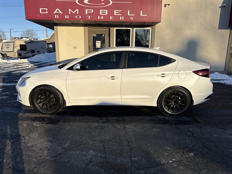 2020 Hyundai ELANTRA SEL   - Photo 1 - Rushville, IN 46173
