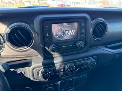 2018 Jeep Wrangler Sport S   - Photo 14 - Rushville, IN 46173