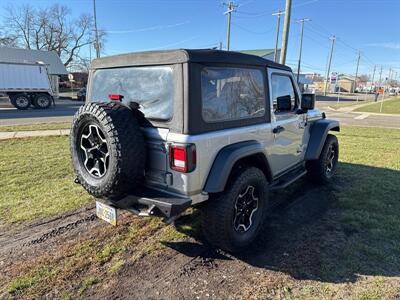 2018 Jeep Wrangler Sport S   - Photo 6 - Rushville, IN 46173