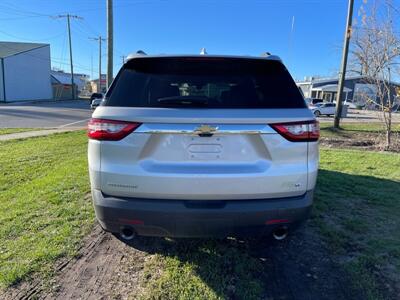 2021 Chevrolet Traverse LT Leather   - Photo 7 - Rushville, IN 46173