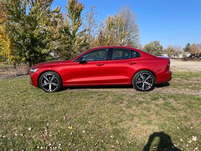 2024 Volvo S60 B5 Plus Dark Theme  