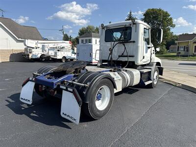 2017 Mack Pinnacle   - Photo 4 - Rushville, IN 46173