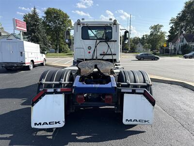 2017 Mack Pinnacle   - Photo 5 - Rushville, IN 46173
