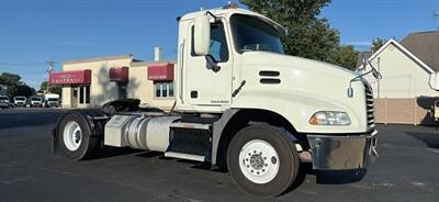 2017 Mack Pinnacle - Photo 2 - Rushville, IN 46173