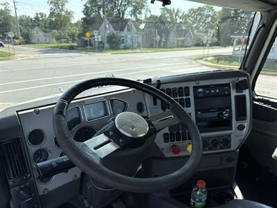 2017 Mack Pinnacle   - Photo 11 - Rushville, IN 46173
